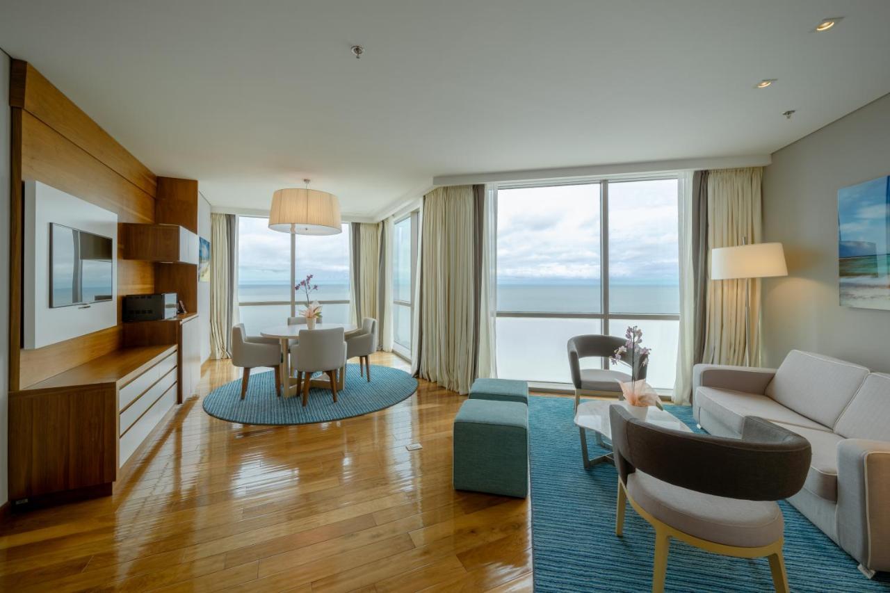 Suite con cama extragrande y vistas al mar - Planta superior
